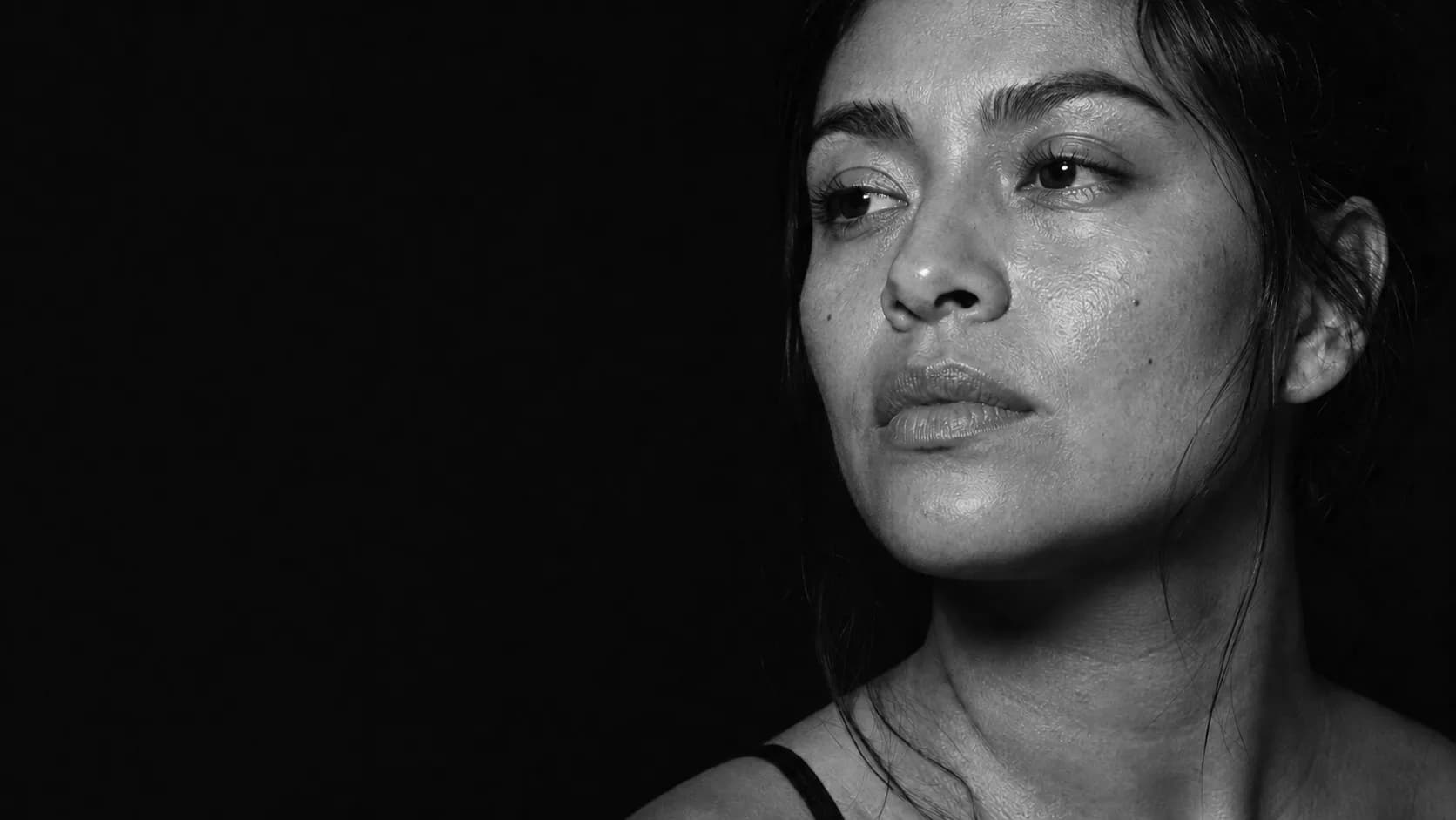 Retrato editorial en blanco y negro, herencia Lupita María
